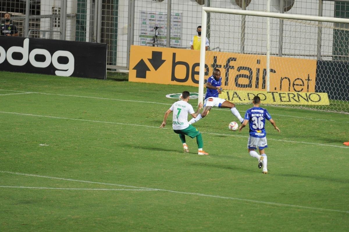 Fotos do jogo entre Cruzeiro e Cuiab, no Independncia, em Belo Horizonte, pela 32 rodada da Srie B do Campeonato Brasileiro