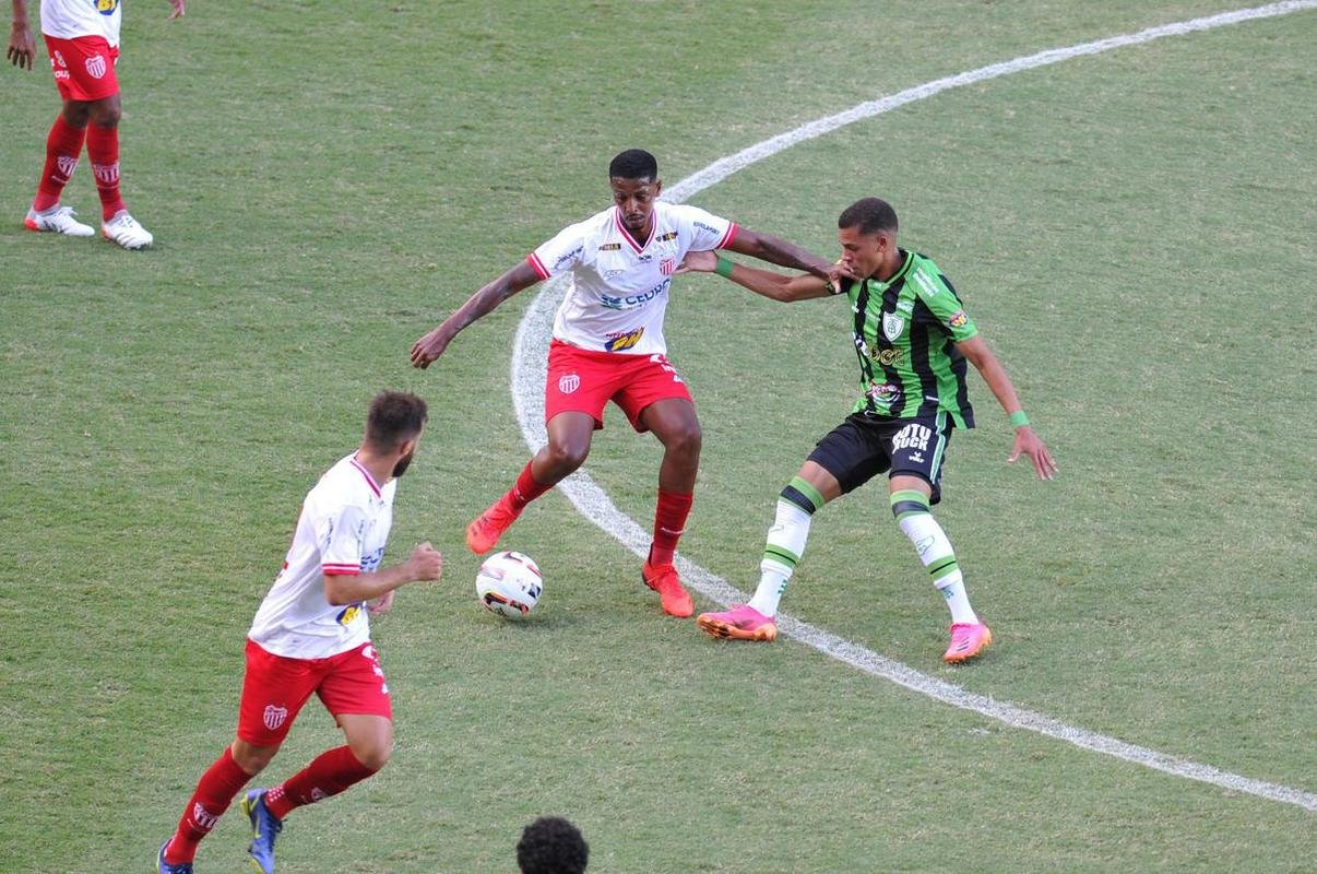 Fotos do jogo entre Amrica e Villa Nova, no Independncia, em BH, pela 9 rodada do Campeonato Mineiro