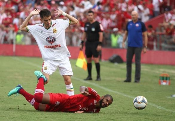 Náutico e Sampaio Corrêa iniciaram a decisão da Série C neste domingo
