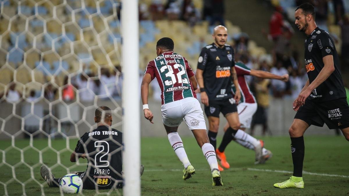 Lances do jogo entre Fluminense e Atltico, no Maracan, pela 33 rodada do Brasileiro