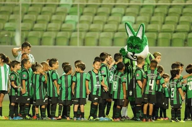 Fotos do duelo entre Amrica e Caldense, no Independncia, pela primeira rodada do Mineiro