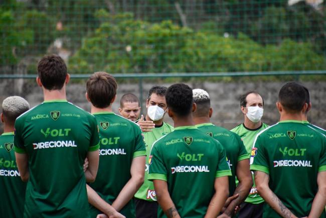 O América deu continuidade nesta terça-feira aos seus trabalhos de pré-temporada. A equipe alviverde fez treinos com e sem bola no CT Lanna Drumond