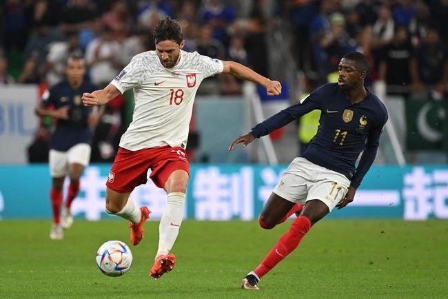 Lances da partida entre Frana e Polnia, pelas oitavas de final da Copa do Mundo.