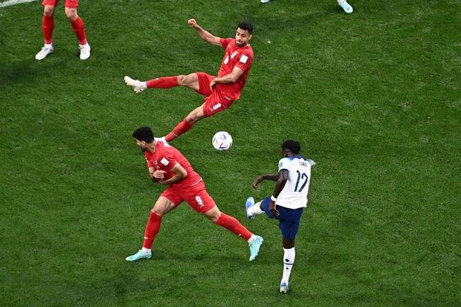 Inglaterra e Ir, no primeiro jogo do Grupo B da Copa do Mundo.