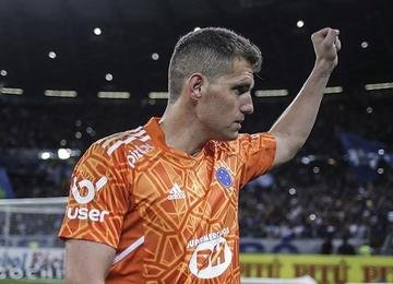 Decisivo no triunfo da Raposa sobre o Bahia, goleiro revelou que sete atletas da equipe mineira atuaram em condições ruins, devido a uma intoxicação alimentar