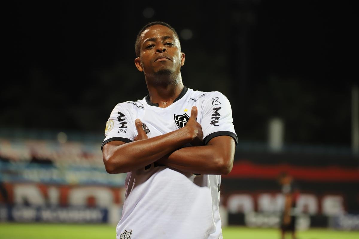 Atltico venceu Atltico-GO por 4 a 3, com gols de Keno (3) e Nathan. Time assumiu liderana do Brasileiro, com 21 pontos