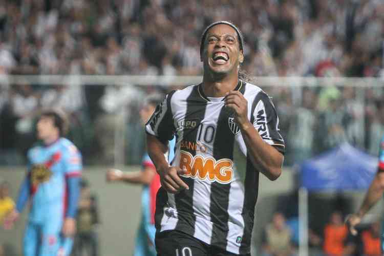 Copa Libertadores de 2013: Atltico 5 x 2 Arsenal - Em uma noite mgica de Ronaldinho Gacho, o Atltico atropelou o Arsenal pela fase de grupos. O astro da camisa 10 foi o nome da partida, com dois gols, um deles uma pintura. Tardelli, Luan e Alecsandro completaram o placar.
