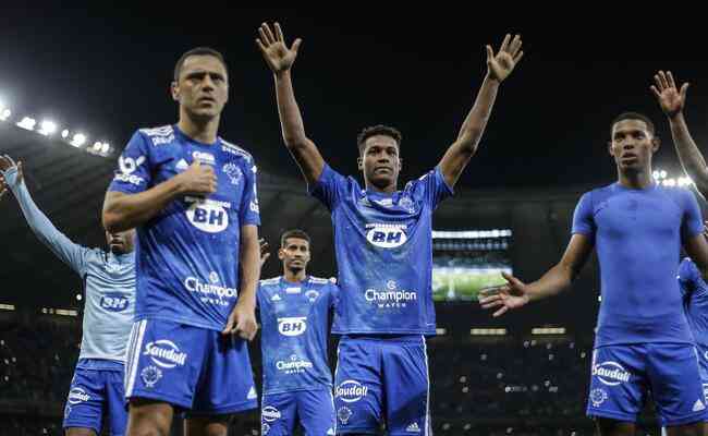 Jogadores do Cruzeiro na partida diante a Ponte Preta, pela Série B do Brasileirão 