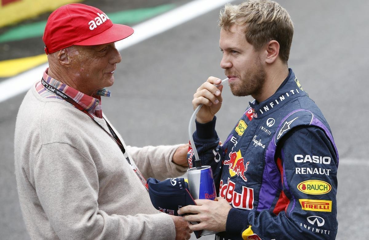 Niki Lauda ao lado de Vettel, tetracampeo da F-1 (2010, 2011, 2012 e 2013)