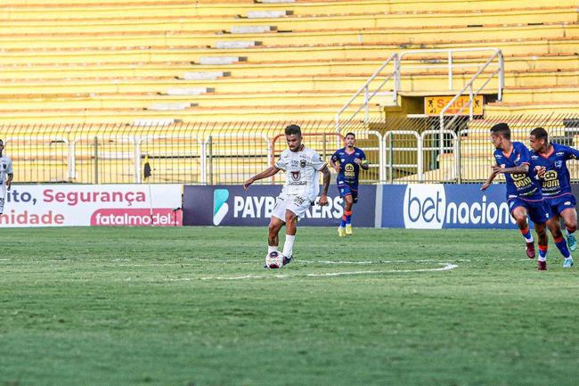 Júlio César (meia-atacante) - Volta Redonda