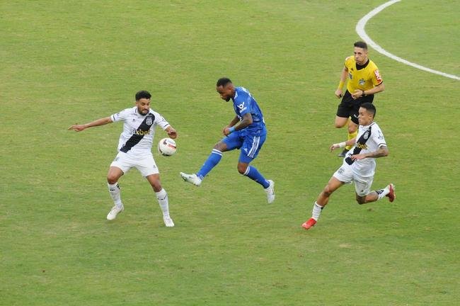 Fotos do jogo entre Cruzeiro e Ponte Preta, no Mineiro, em Belo Horizonte, pela 13 rodada da Srie B do Brasileiro