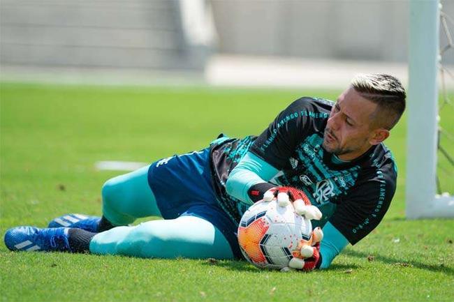 Goleiro foi um dos destaques do jogo contra o Barcelona