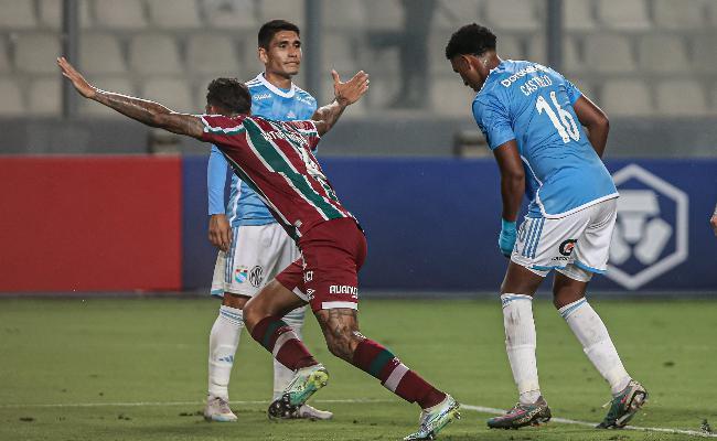 Vitor Mendes celebra primeiro gol pelo Fluminense