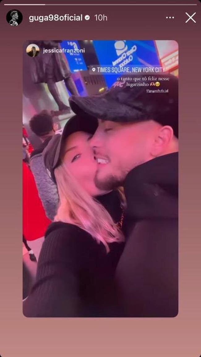 Depois, o lateral-direito viajou com a namorada para Nova York, nos Estados Unidos.
