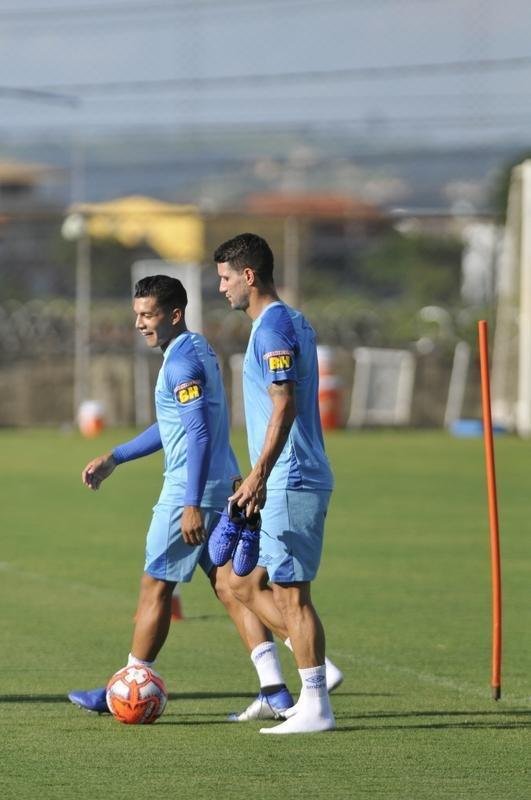 Treino do Cruzeiro nesta segunda marcou o batismo do colombiano Luis Orejuela, reforo para 2019