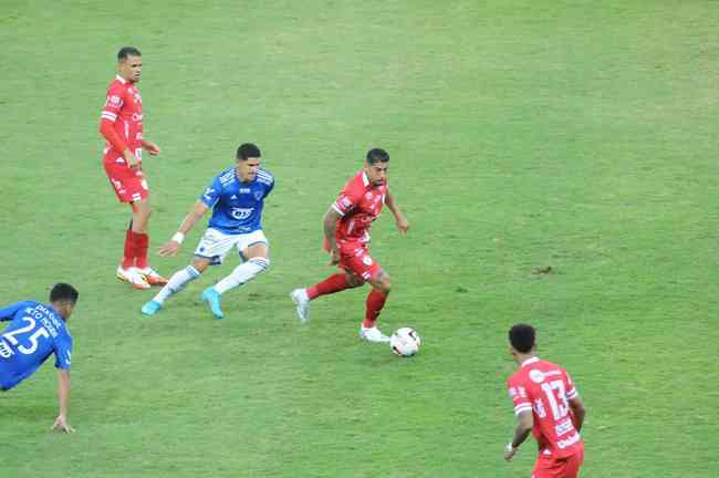 Fotos do jogo entre Cruzeiro e Vila Nova, no Mineirão, pela 15ª rodada da Série B