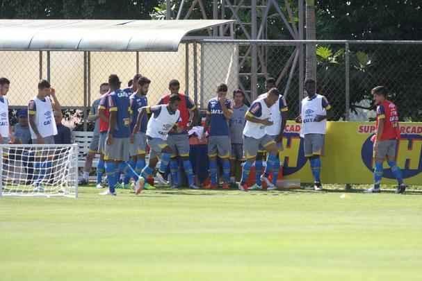 Imagens do primeiro treino de Paulo Bento na Toca da Raposa II