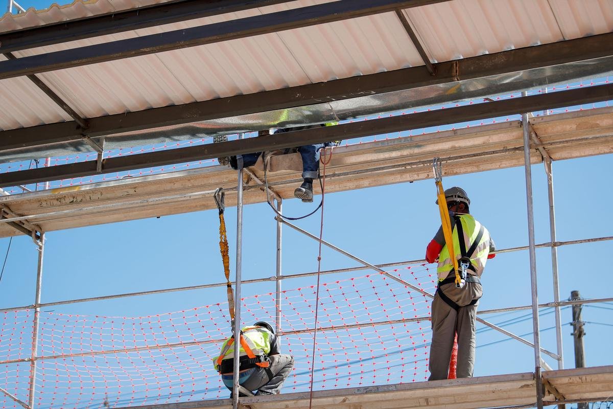 Ideia  mostrar a realidade das obras de construo do estdio do Galo
