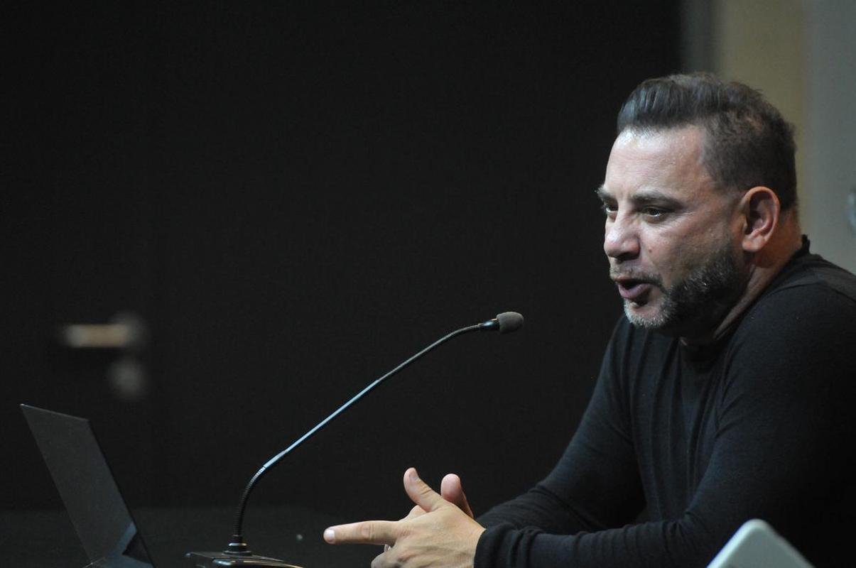 As reaes do tcnico do Atltico, Turco Mohamed, durante a entrevista coletiva, no Mineiro, aps o empate com o Santos