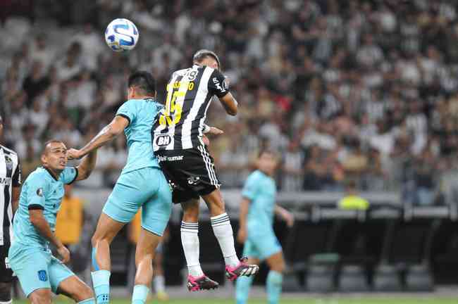 Paulinho quer Galo com 'faca entre os dentes' em jogos da