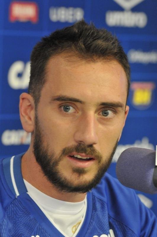 Meia argentino foi apresentado como novo reforo do Cruzeiro nesta quinta-feira (18 de janeiro)