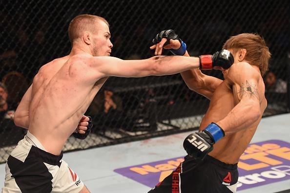 Michael McDonald venceu Masanori Kanehara por finalização no segundo round