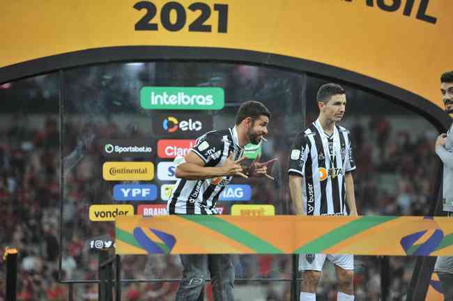 Atlético ergue a taça e festeja bi da Copa do Brasil