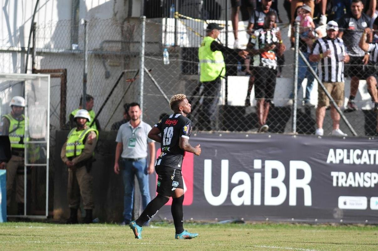 Fotos do jogo entre Athletic x Atltico, pelo Campeonato Mineiro