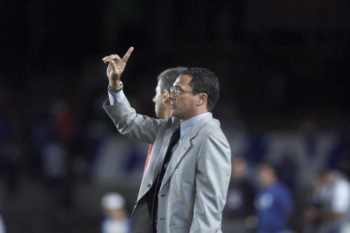 11 de junho de 2003 - Luxemburgo na vitria por 3 a 1 sobre o Flamengo, no Mineiro, que deu o ttulo da Copa do Brasil ao Cruzeiro