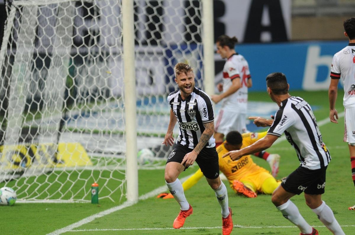 Atltico 4 x 0 Flamengo - Campeonato Brasileiro de 2020 - No Mineiro, o Atltico recebeu o Flamengo em confronto direto e atropelou o rubro-negro. Com o resultado positivo, o Galo assumiu a vice-liderana do Campeonato Brasileiro, ultrapassando o prprio adversrio. Eduardo Sasha, duas vezes, Keno e Matas Zaracho marcaram os gols do Galo. 