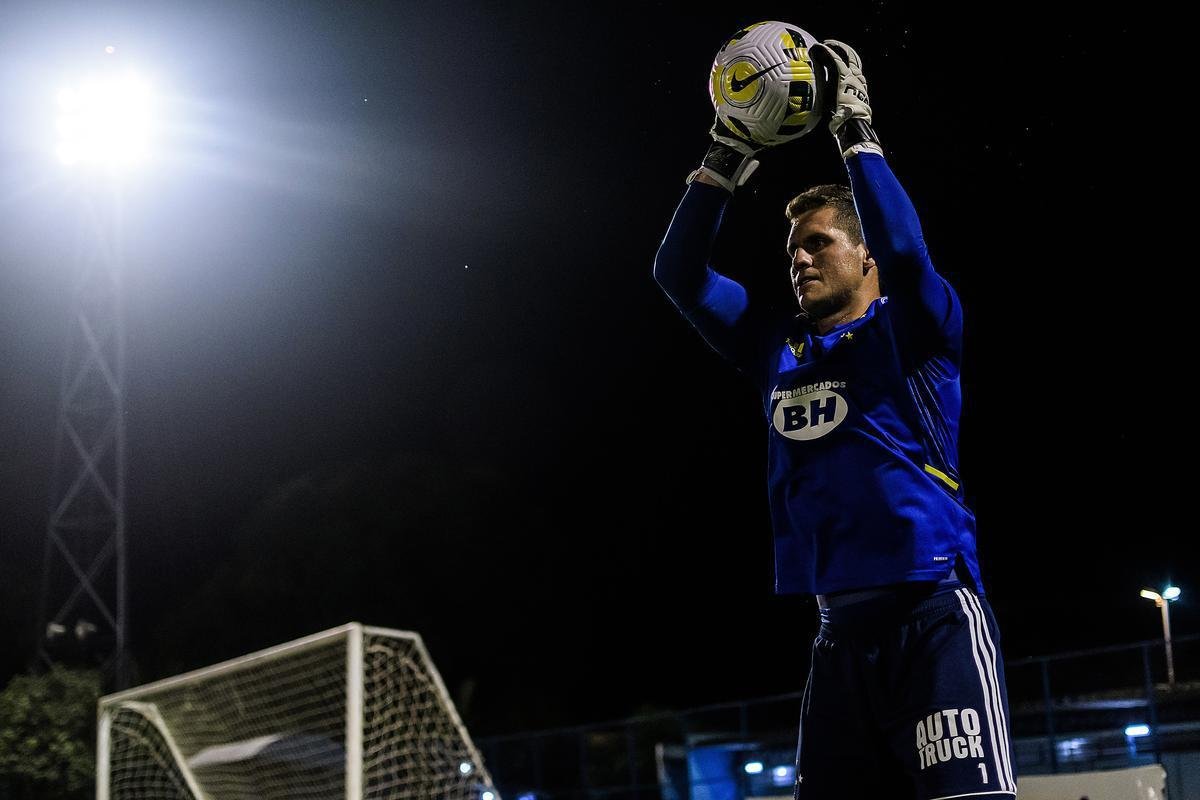Treino do Cruzeiro no Estdio Lindolfo Monteiro, em Teresina, antes da partida contra o Tuntum, no interior do Par, pela segunda fase da Copa do Brasil