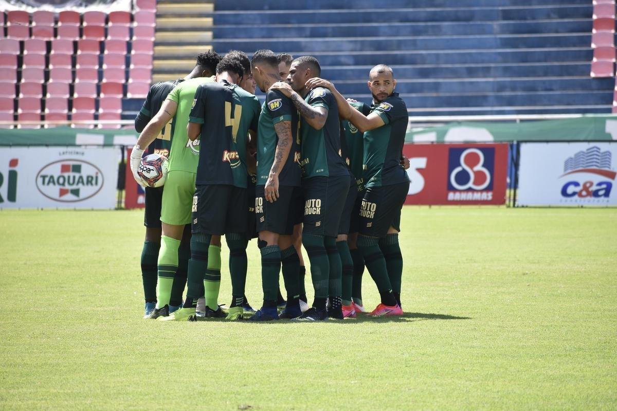 Uberlândia e América se enfrentaram nesta quinta-feira (1), em partida válida pela 6ª rodada do Campeonato Mineiro. Sob forte calor, as equipes duelaram no Parque do Sabiá, em Uberlândia, no Triângulo Mineiro.