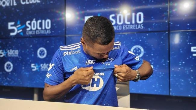 Meia-atacante Niko, novo reforo do Cruzeiro para a temporada 2023. Jogador vindo por emprstimo do So Paulo declarou ser torcedor do clube celeste desde a infncia
