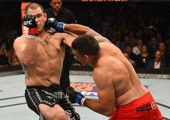 Fotos da vitória arrasadora de Fabrício Werdum sobre Cain Velasquez