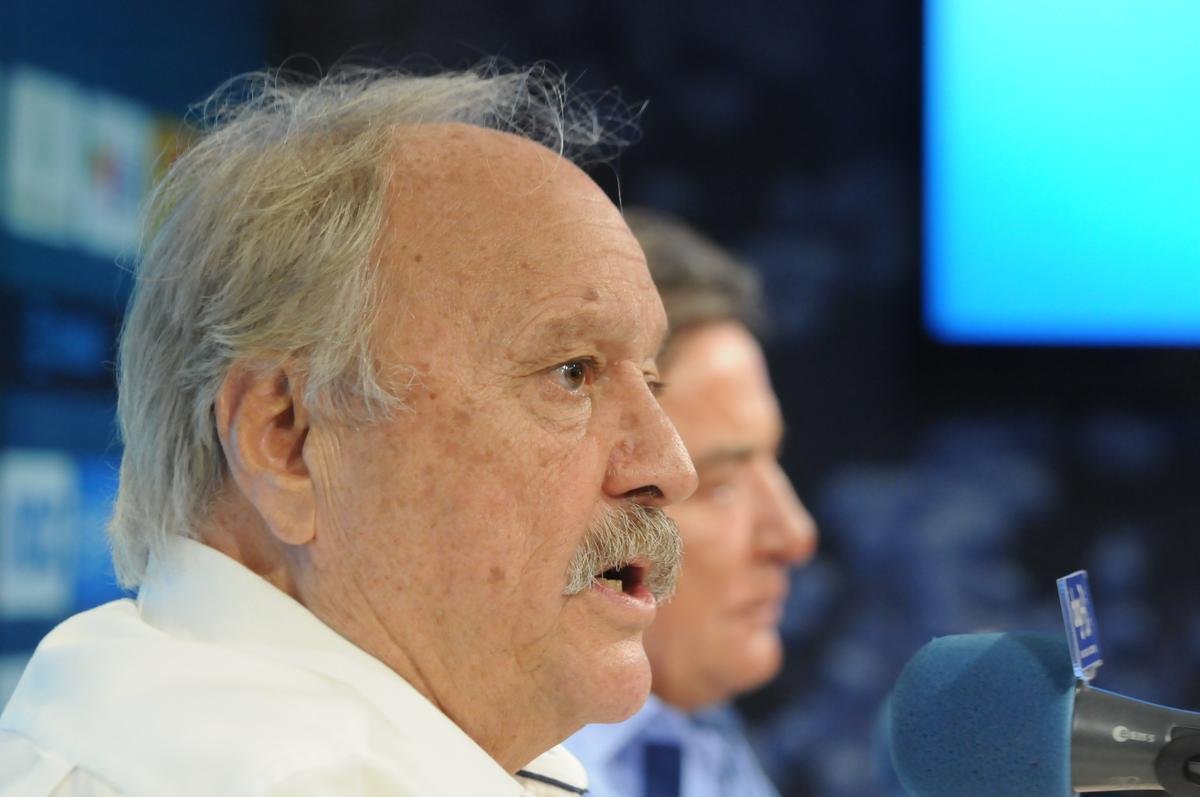 Novo gestor de futebol do Cruzeiro, Zez Perrella deu entrevista nesta sexta-feira, na Toca da Raposa II