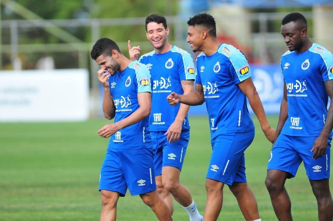 Tcnico Abel Braga comandou atividade fechada  imprensa na Toca da Raposa II