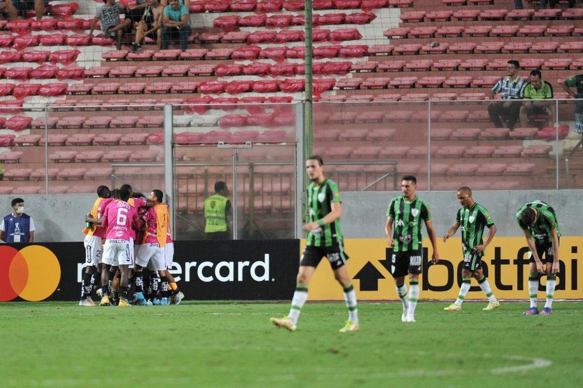Fotos da derrota do Amrica para o Independiente del Valle, por 2 a 0, no Independncia, pelo Grupo D da Copa Libertadores