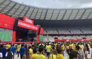 No Mineiro, torcedores assistem ao jogo entre Brasil x Srvia pela Copa do Mundo do Catar