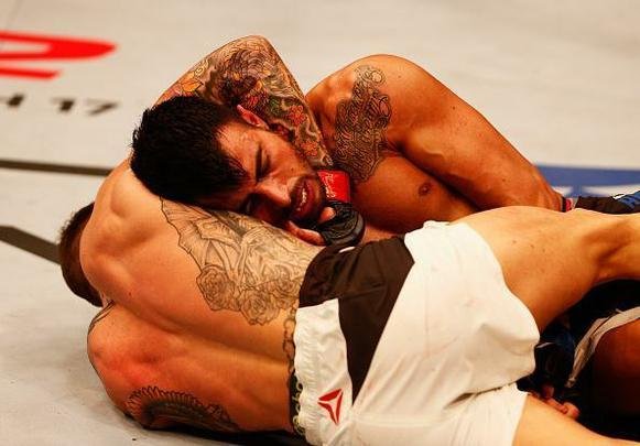 Makwan Amirkhani venceu Mike Wilkinson por decisão unânime
