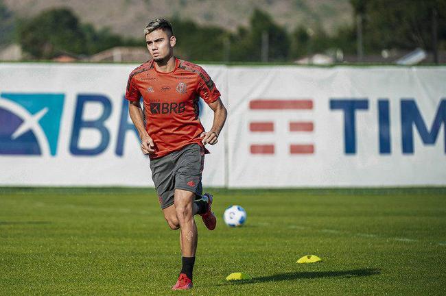 Andreas Pereira: meio-campista sofreu entorse no tornozelo esquerdo e é dúvida para a Supercopa.