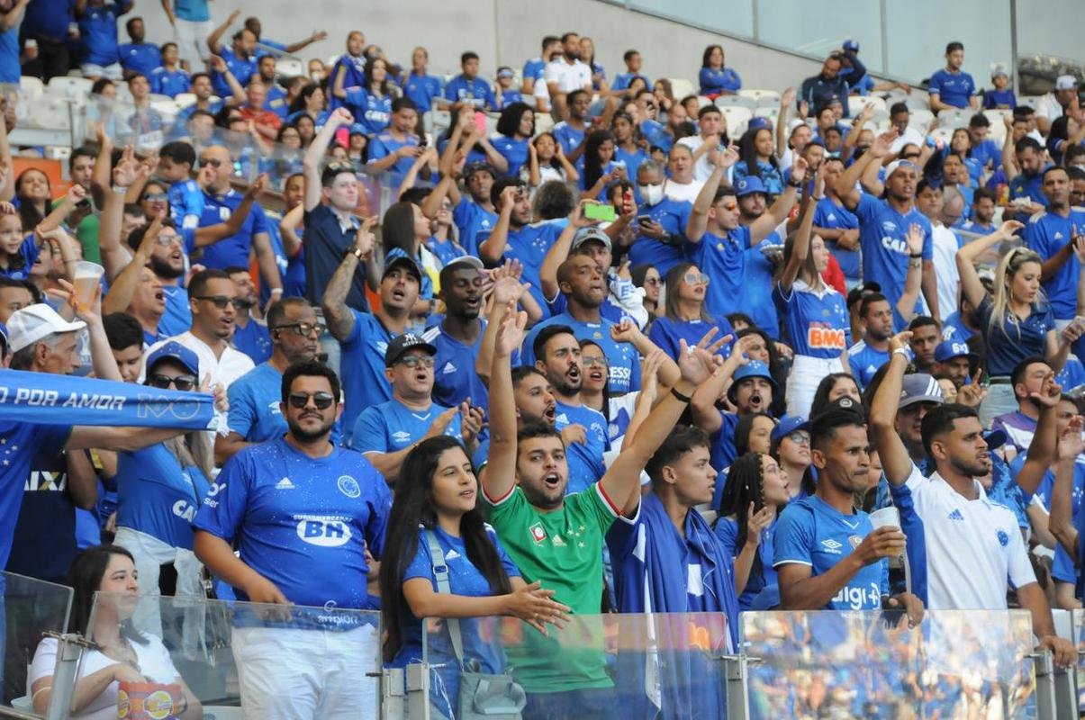 Fotos da torcida do Cruzeiro, no Mineiro, na partida contra a Ponte Preta pela 13 rodada da Srie B do Campeonato Brasileiro. Mineiro recebeu grande pblico mais uma vez