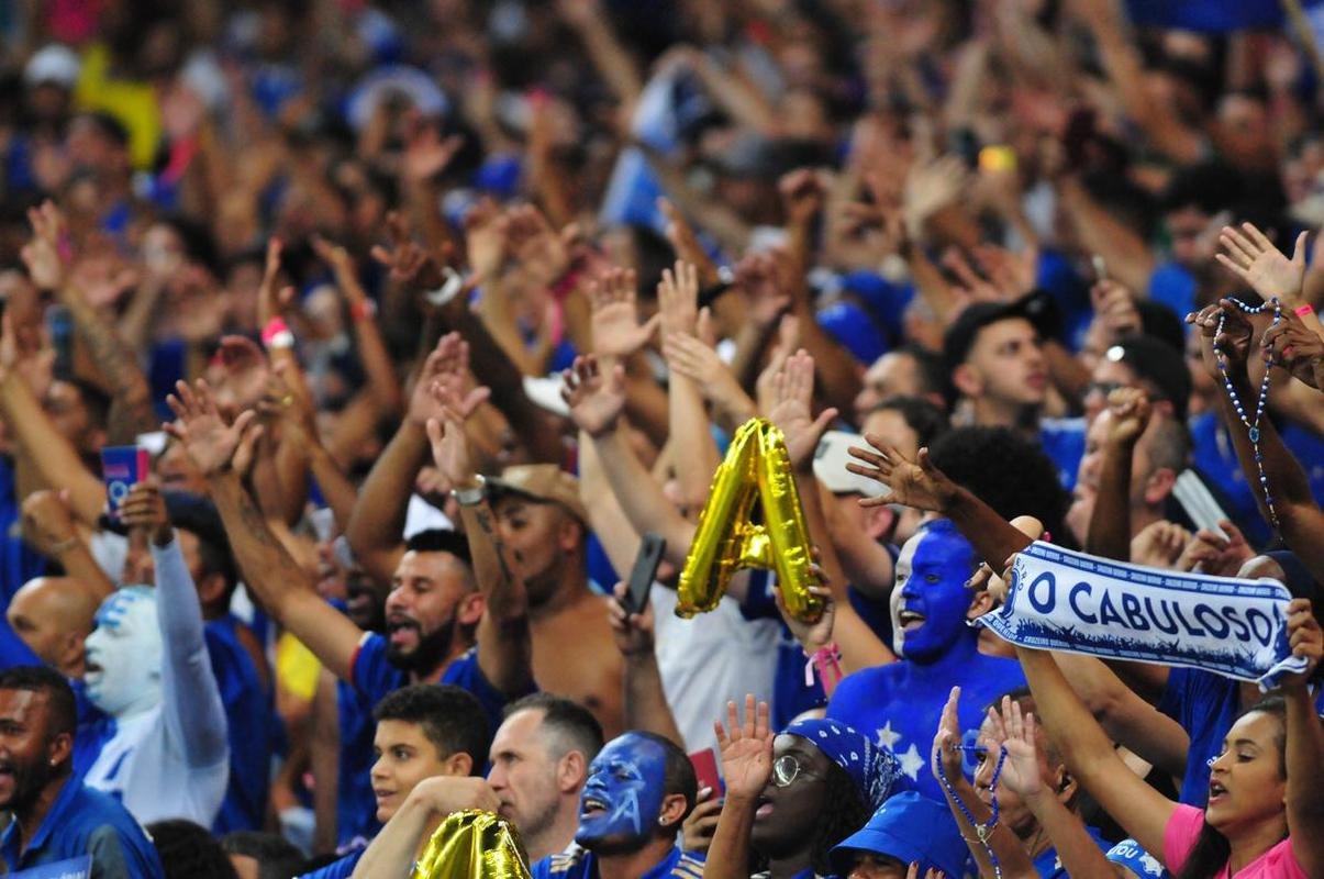 Fotos da torcida do Cruzeiro no Mineiro na partida contra o Ituano pela Serie B. Foi o primeiro encontro dos cruzeirenses com o time aps a confirmao do ttulo nacional