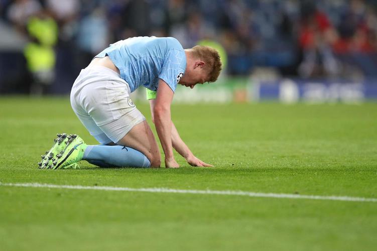 Imagens da grande decisão entre Manchester City e Chelsea no Estádio do Dragão