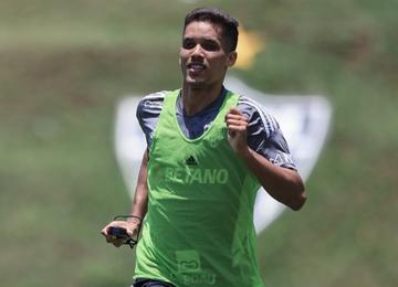 Recuperado de grave lesão muscular, meia-atacante chamou a atenção do técnico Eduardo Coudet nos treinos; negociação com Shakhtar não é fácil