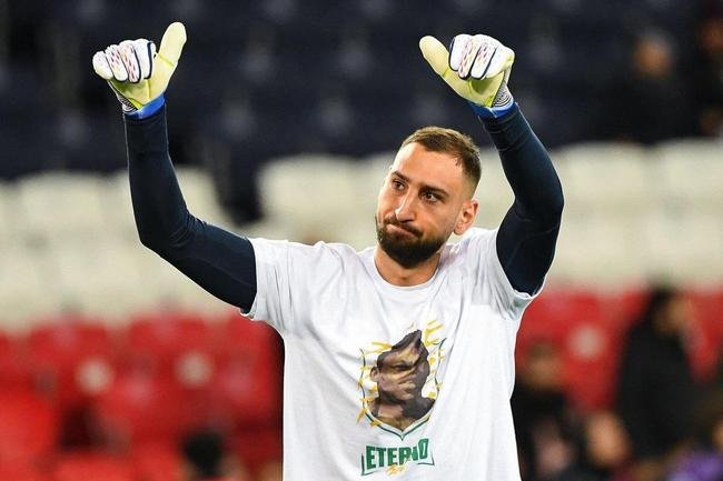 Jogadores do PSG homenagearam Pel antes de partida pela Ligue 1