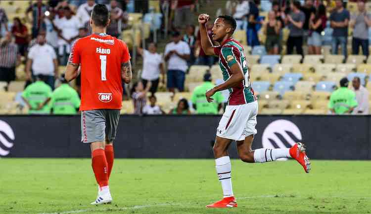 Fluminense toma gol no fim e fica no empate contra o Athletico-PR