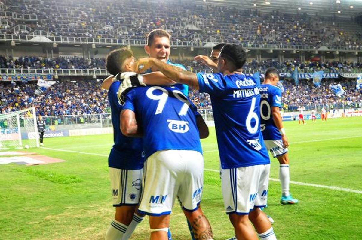 O Cruzeiro goleou o Nutico por 4 a 0 no Independncia, em Belo Horizonte, na 26 rodada da Srie B