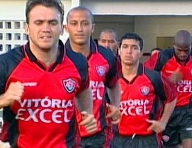 1999 - Dejan Petkovic, do Vitória (foto), e Romário, do Flamengo, foram os artilheiros com oito gols