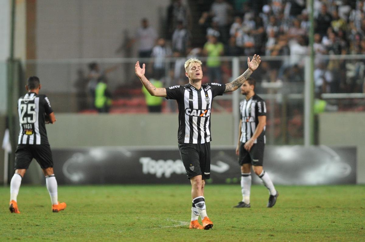 Galo virou no segundo tempo com gols de Rger Guedes e Luan. 