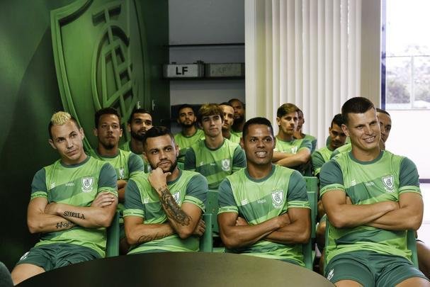 O América se reapresentou nesta quinta-feira para a próxima temporada. Além de já contar com os reforços, o Coelho mostrou o novo uniforme de treino, da Sparta, marca-própria do clube